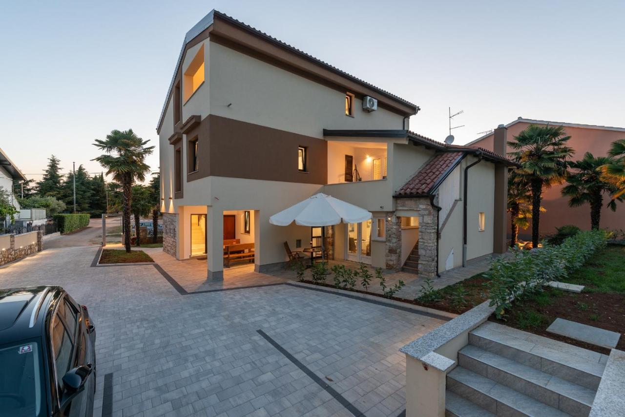 App Sandro With Common Pool Poreč Exterior foto