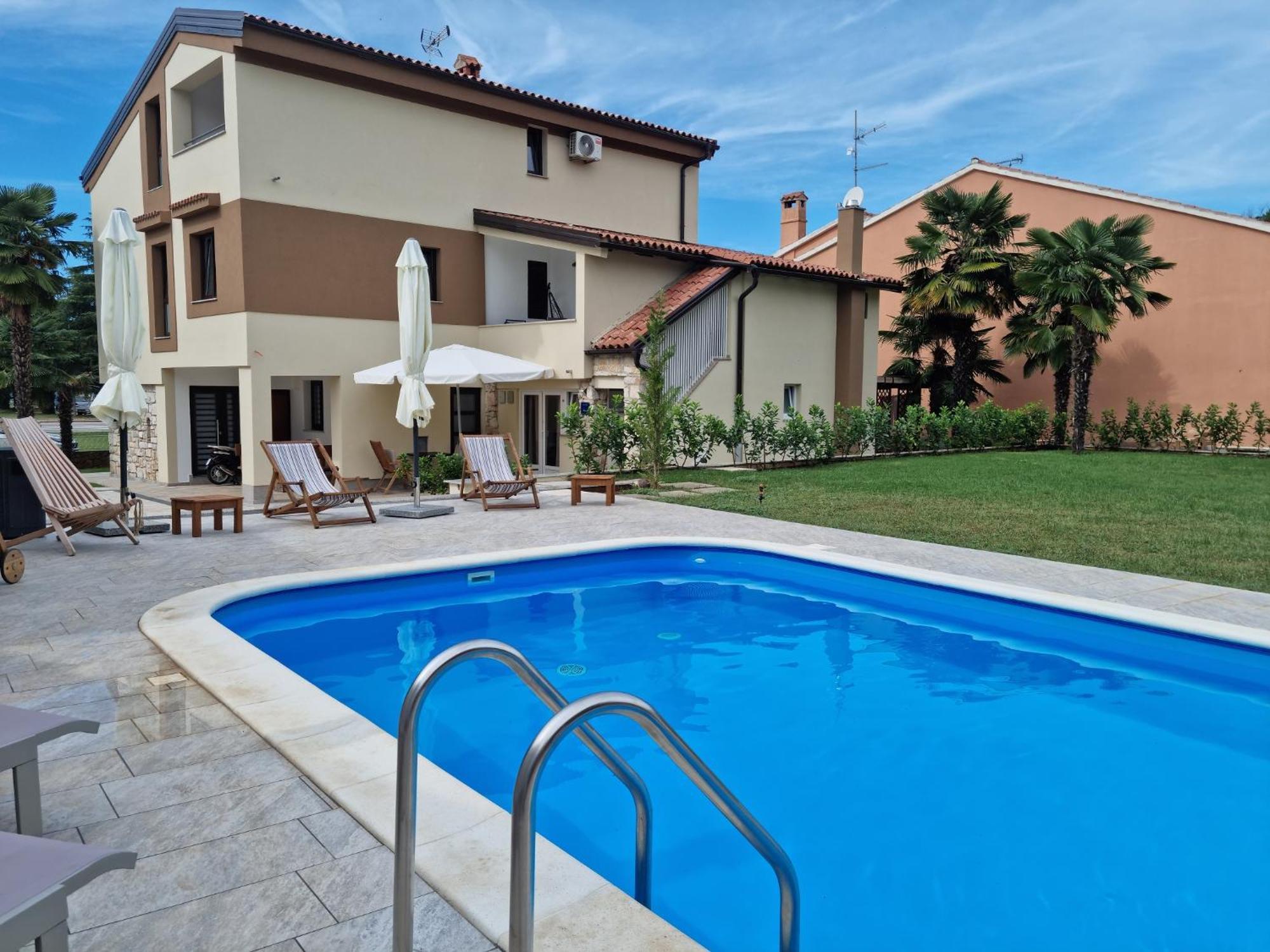 App Sandro With Common Pool Poreč Exterior foto
